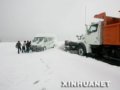 哈密北部大雪 省道积雪达50厘米