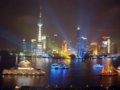 组图：上海黄浦江举行彩船大巡游