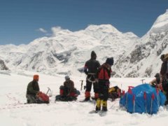 西藏１４座高峰探险队在迦峰建立一号营地