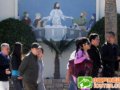 遇难中国游客家属到殡仪馆认领遗体