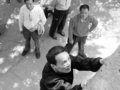 攀岩爱好者练就“蜘蛛侠”飞檐走壁
