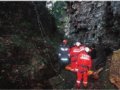 辽宁游客张家界天子山失足 消防架梯施救