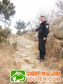 30多驴友相约爬崂山 六旬翁途中发病猝死(图)