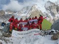 布峰大本营40天的等待 波兰登山队搭帐篷健身