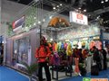 TOPSKY 远行客在2011北京ispo china展会上发布新款蝉翼皮肤风衣