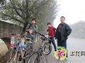 挑战体能 四名重庆大学生骑行三天两夜到成都