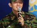 李准基攀山越岭到达海拔千米高山 展现男儿本色