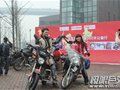 新西兰男子骑游中国为孤儿募捐