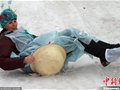 高清：俄罗斯洗脸盆滑雪比赛妙趣横生(组图)