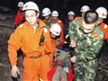 90公斤“驴友”滚崖 多亏树杈拦截