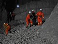 宜阳学生登山探险被困 悬崖峭壁上呈现生死救援