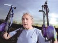 英猛人残疾后坚持登山 少一手一脚一条腿(图)