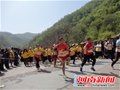 2000多名登山爱好者齐聚“愚公故里” 参加王屋山国际登山节