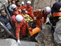 北京两七旬老汉爬山被困 百人连夜搜救脱险