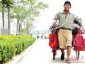 中年男子拉地排车游中国 已走过11个省[图]