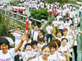 无限极世界行走日来杭 七千人徒步倡导绿色生活