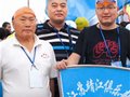 靖江75岁老汉横渡黄河