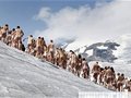 组图：德国为裸体登山者开绿灯 辟开辟专用通道
