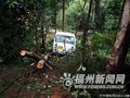旗山国家森林公园中巴冲下山造驴友1死6伤惨剧