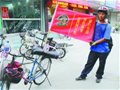 江西小伙何云亮“千里走单骑”宣低碳到滕州