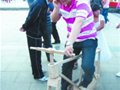 1万根雪糕棍儿粘成自行车还能骑