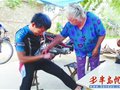 小伙从贵阳骑自行车回家纪念大学毕业