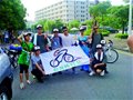 7天8名大学生从广州骑到长沙 骑到上海去看中国馆