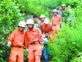 攀登水长城时栽下 摔伤男子获救[图]