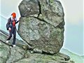 攀登爱好者粤东第二峰梅州项山甑山顶发现“飞来石”(图)
