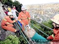 老消防登山坠崖遇险生命垂危 年轻消防英勇救人