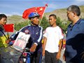 阿克苏六旬老人骑行宣传民族团结