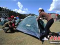 户外运动高手乌鲁木齐比试扎帐篷速度