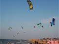 首届中国国际风筝冲浪公开赛在潍坊落幕(图)