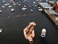 美悬崖跳水比赛开锣 27米高空跳水惊险刺激