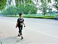 18岁青年揣着300元钱徒步游中国(组图)