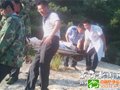 一游客在昆嵛山上不慎滑落20米深沟摔成重伤(图)