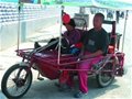六旬夫妇骑自制房车旅行 计划5年骑遍100国