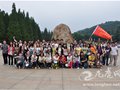龙虎网组织大学生夜登紫金山 看见月亮没有遗憾了