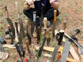 爱登山 槟榔农收集百把山刀