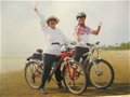 重庆六旬夫妻爱骑游 一年骑车上万公里(图)