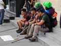 西安现最帅驴友乞丐 网友问是落案还是骗人(图)