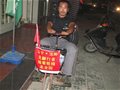 无腿行者千山万水到湘乡 欲靠坚强闯荡天涯海角