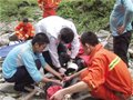 女驴友酉阳探险坠下20米山崖 背包救了命(图)