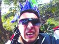 小伙喜马拉雅山体验高空跳伞 被老鹰缠住降落伞