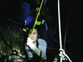 小伙赌气出走被困幕府山 民警消防峭壁营救