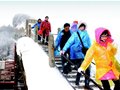 2000多名游客华山观雪景