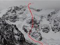 人类首登央莫龙峰 登山队员与山友交流