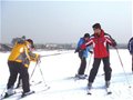 青岛最大滑雪场开门纳客 可容纳1500人(图)