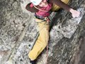 登山攀岩为什么要戴登山专用的头盔