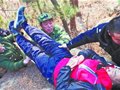 51岁驴友落崖掉进石缝 抢救无效死亡